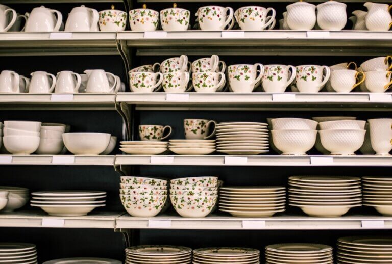 Aisle of tableware